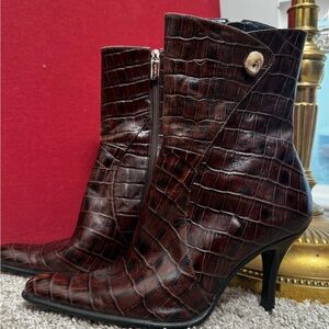 Early 2000s Voz Croc Embossed Leather Ankle Boots